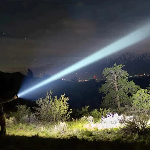 Zestaw niemieckiej latarki taktycznej laserowej + pudełko + darmowa dodatkowa bateria – TitanLux™